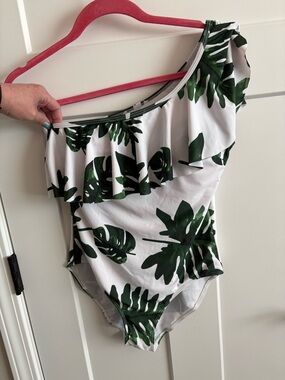 Women's One Piece Swimsuit Asymmetric Ruffle Monokini Green Leaf Print, small